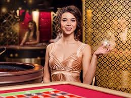 Giao diện sảnh game n88 với slot online và live casino trên điện thoại